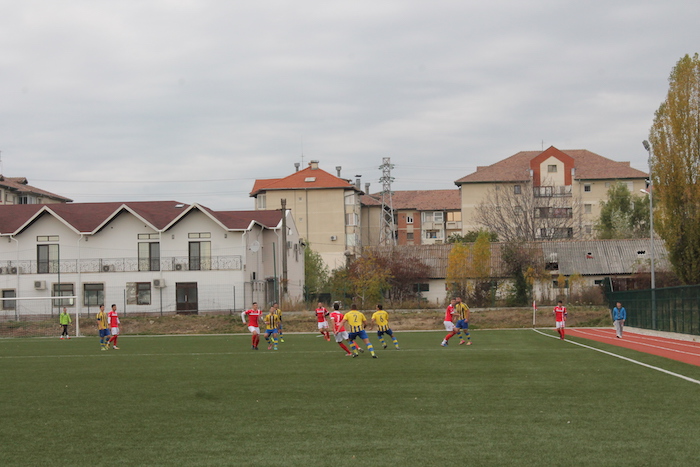 Cupa Infratirii: CS Campina si Cimislia  s-au infruntat pe teren, intr-un meci de fotbal amical