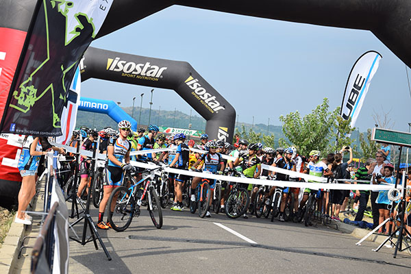Sute de biciclisti vor lua statul de pe platoul Muscel, pe 3 septembrie, in cadrul Campina Open MTB - Race for autism