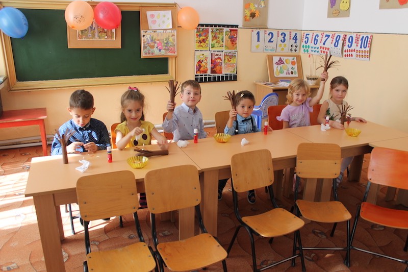 Ziua Mondiala a Educatiei, sarbatorita de juniorii de gradinita Iulia Hasdeu din Campina