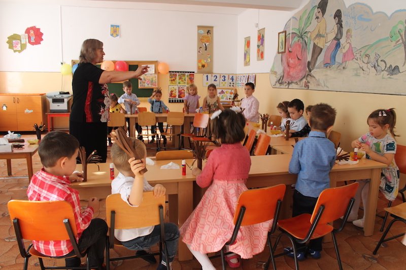 Ziua Mondiala a Educatiei, sarbatorita de juniorii de gradinita Iulia Hasdeu din Campina